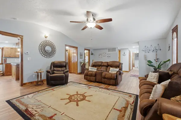 20492 Ponderosa LN, Flemington, MO 65650