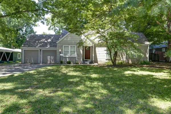 1235 E Stanford ST, Springfield, MO 65804