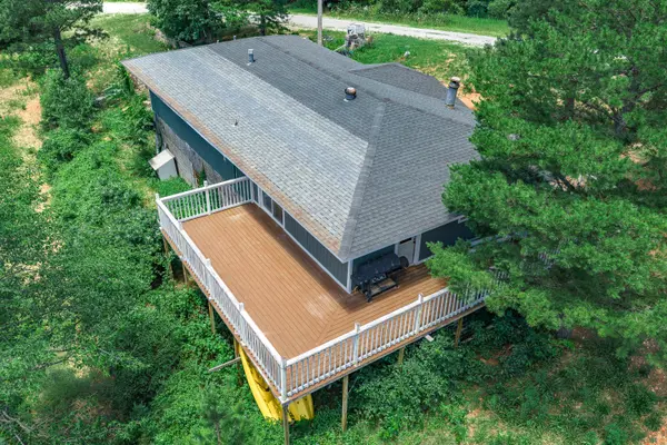 303 Pleasant View LN, Pineville, MO 64856