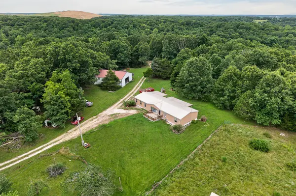 5500 Hardrock RD, Hartville, MO 65667