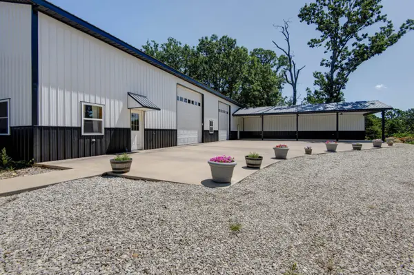 2210 Diggins RD, Seymour, MO 65746