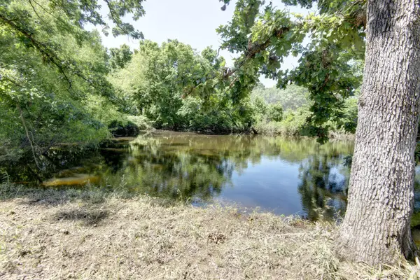 2210 Diggins RD, Seymour, MO 65746