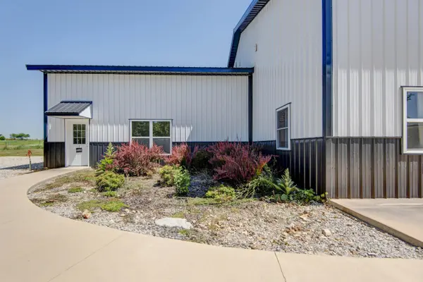 2210 Diggins RD, Seymour, MO 65746