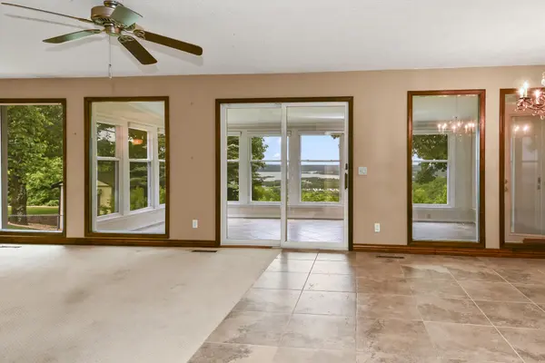 10 Midview DR, Kimberling City, MO 65686
