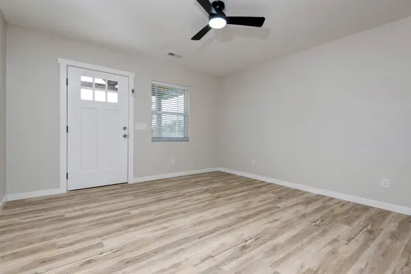 1329 W Chase ST, Springfield, MO 65803