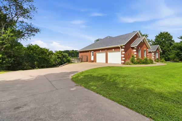 136 Riverview DR, Anderson, MO 64831
