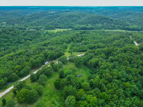 000 White Oak Road, Tunas, MO 65764