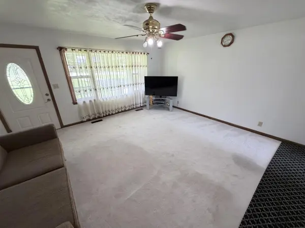 500 W Crestview ST, Springfield, MO 65807