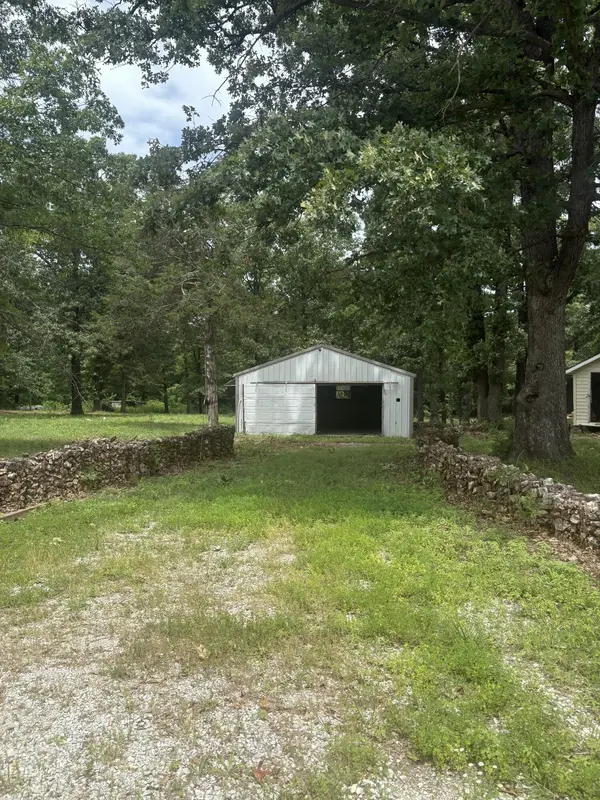 6962 Olive LN, Neosho, MO 64850