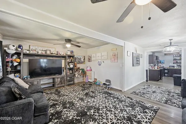 222 W Splitlog ST, Goodman, MO 64843