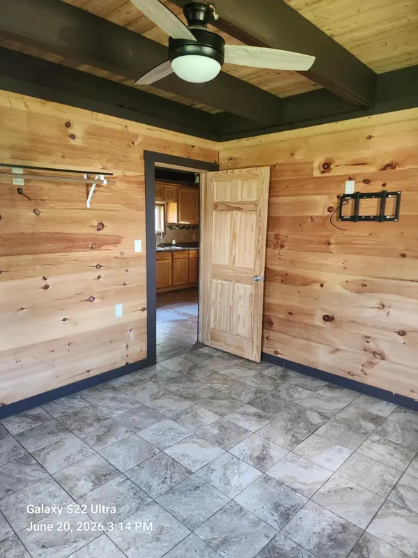 3702 County Road 4910, Willow Springs, MO 65793