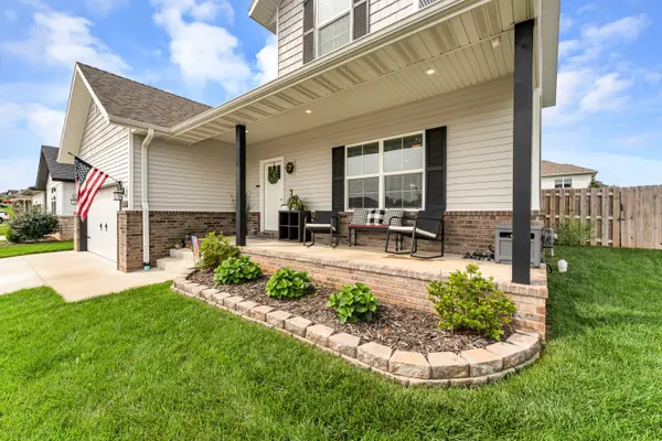 841 E Acacia LN, Nixa, MO 65714