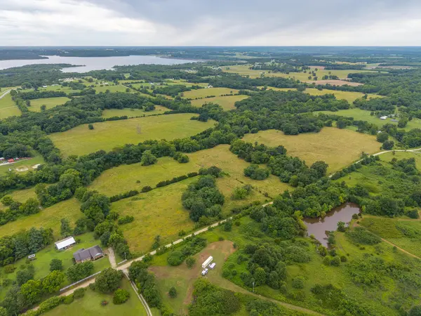 14 State Highway 32, Stockton, MO 65785