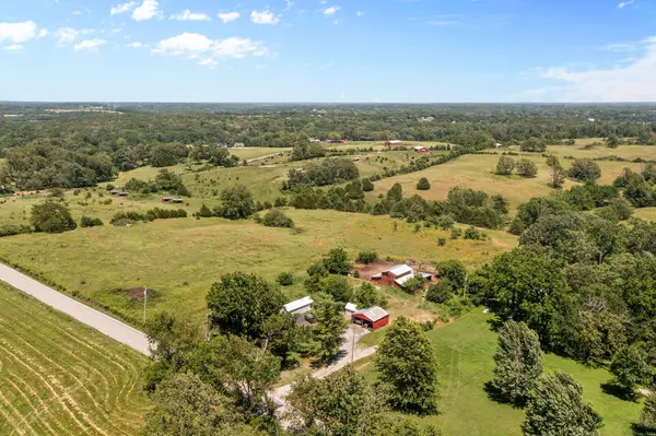 3812 N Farm Rd 131, Springfield, MO 65803