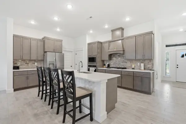 902 Silver Oaks DR, Carl Junction, MO 64834