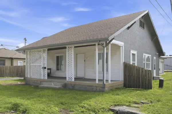 36 W Olive ST, Aurora, MO 65605