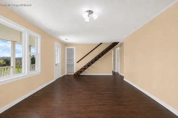 300 Oak Brook Ests, Walnut Shade, MO 65771