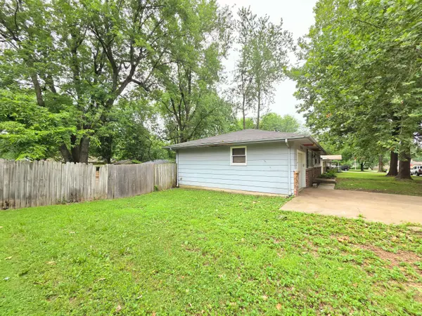 210 S Drenda AVE, Republic, MO 65738