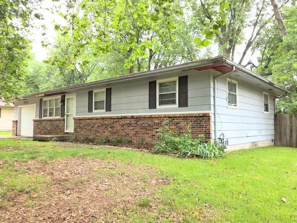 210 S Drenda AVE, Republic, MO 65738