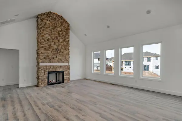 2975 W Marty ST, Springfield, MO 65810