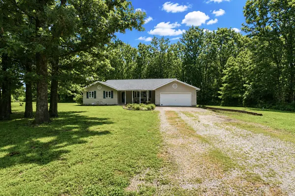 135 Katie LN, Strafford, MO 65757