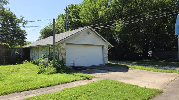 517 S Adams AVE, Aurora, MO 65605