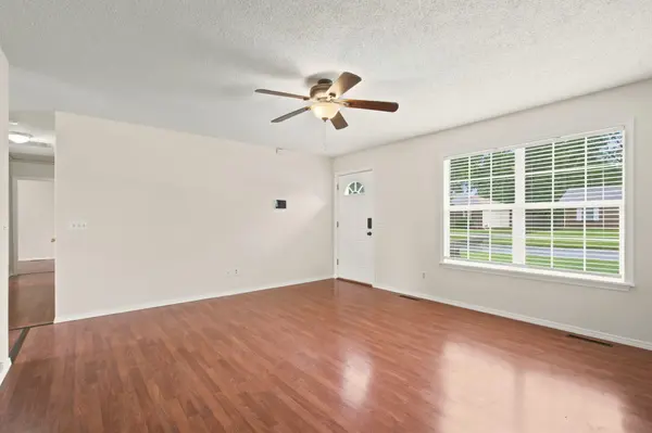 511 E Dyann DR, Nixa, MO 65714