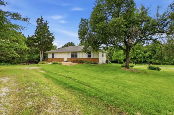 6815 Us-54, Collins, MO 64738