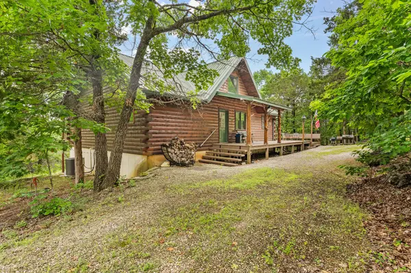 582 Rubin LN, Isabella, MO 65676