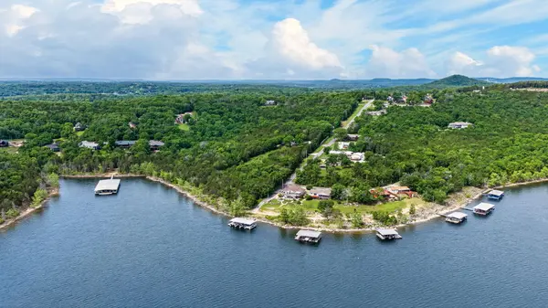 226 Ledgestone RD, Shell Knob, MO 65747