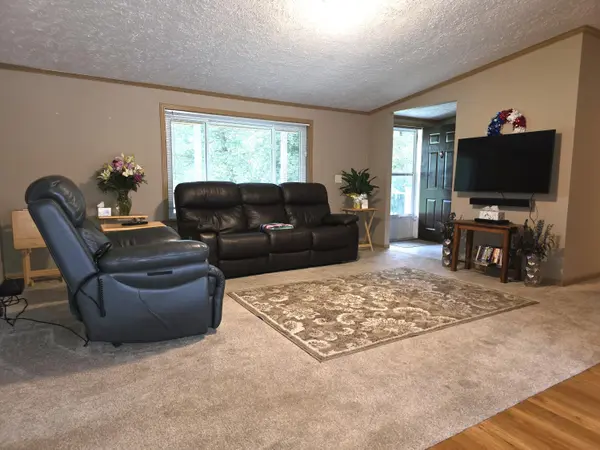10144 Vixen RD, Stark City, MO 64866