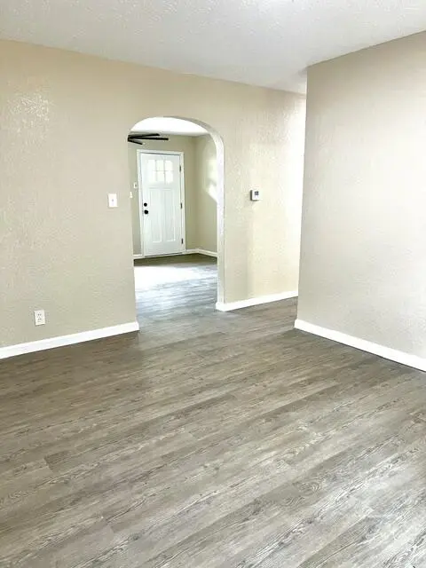1607 N Kentwood AVE, Springfield, MO 65803