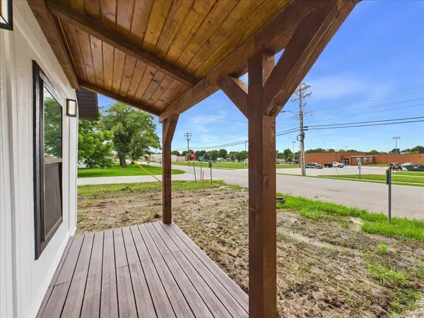 214 S Locust ST, Buffalo, MO 65622
