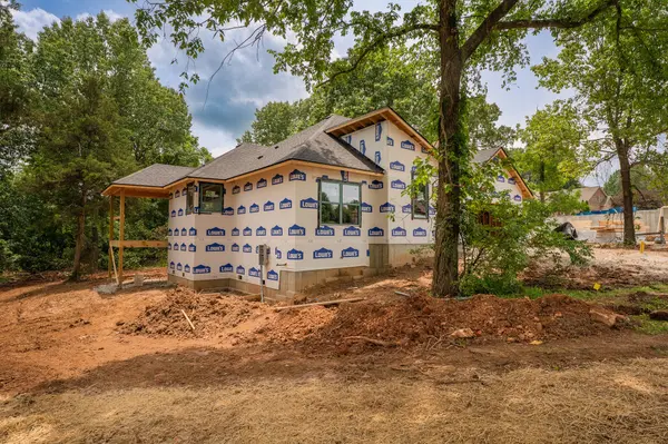 1222 W Rainey ST, Ozark, MO 65721