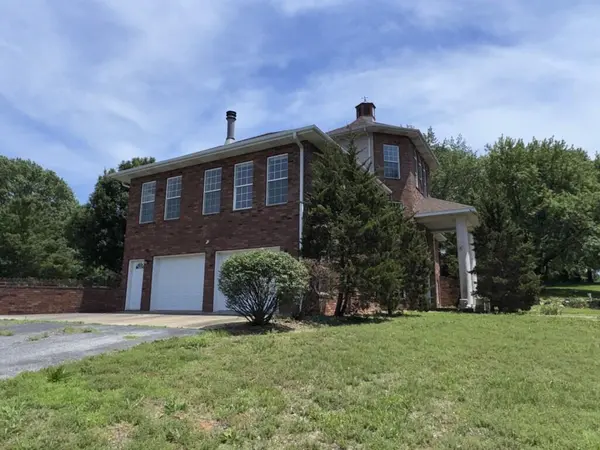 1023 E Fremont DR, Stockton, MO 65785