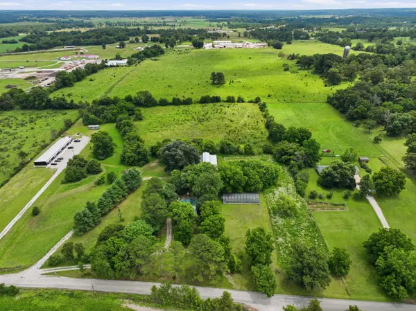 1394 County Road 8530, West Plains, MO 65775