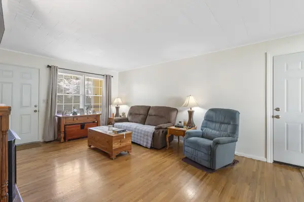 303 Walnut Street, Hollister, MO 65672