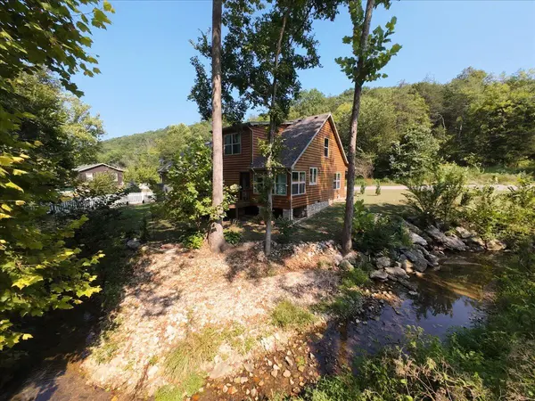 1069 Peace In Valley RD, Blue Eye, MO 65611