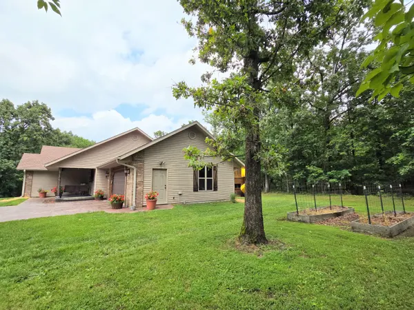 1346 Golf Course RD, Marshfield, MO 65706