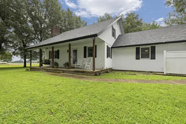 1238 E 425th RD, Bolivar, MO 65613