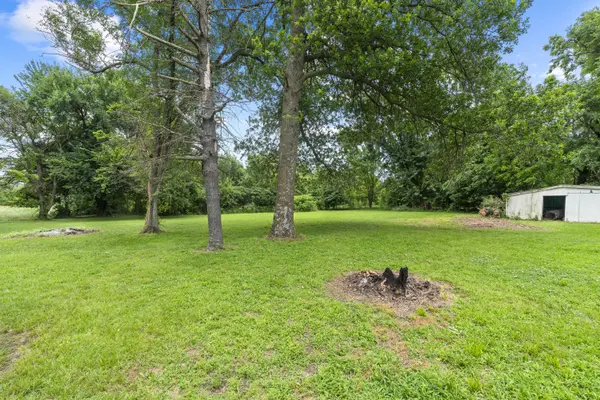 18509 S 1600 RD, Nevada, MO 64772