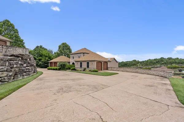 135 N Tuscany DR, Hollister, MO 65672
