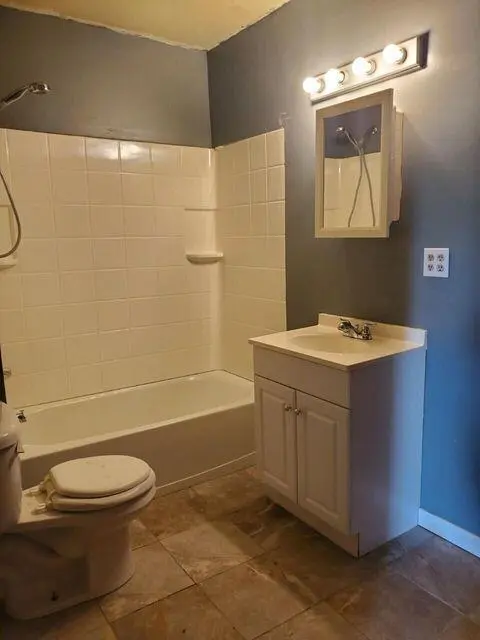 136 N Charles ST, Seymour, MO 65746