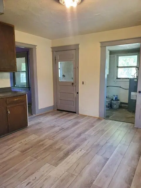 136 N Charles ST, Seymour, MO 65746