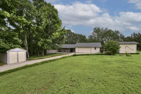 28704 Cromwell RD, Shell Knob, MO 65747