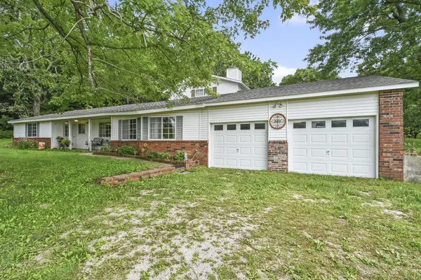 2209 State Highway Dd, Marshfield, MO 65706