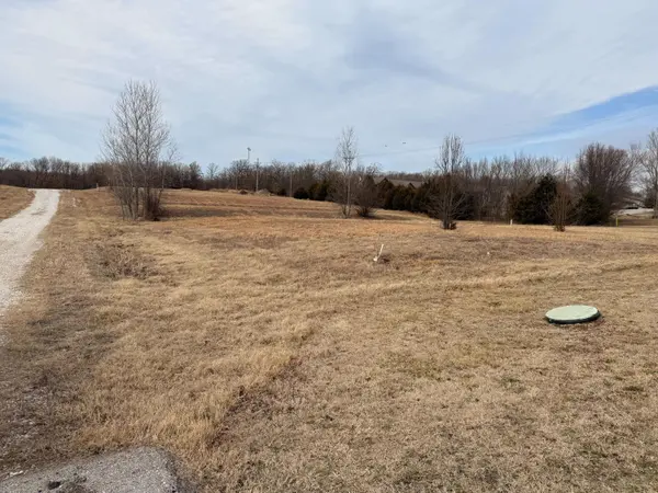 000 Raintree CIR, Loma Linda, MO 64804
