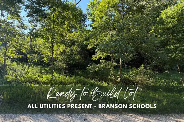000 Wallace DR, Rockaway Beach, MO 65740
