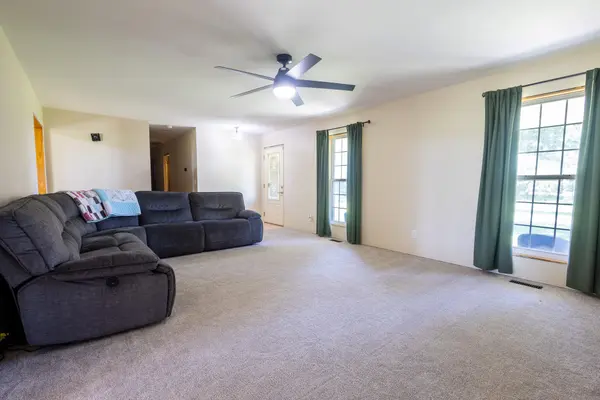 20100 Farm Road 2027, Crane, MO 65633
