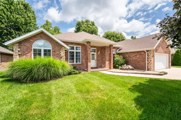 3755 W Eaglecrest ST, Battlefield, MO 65619